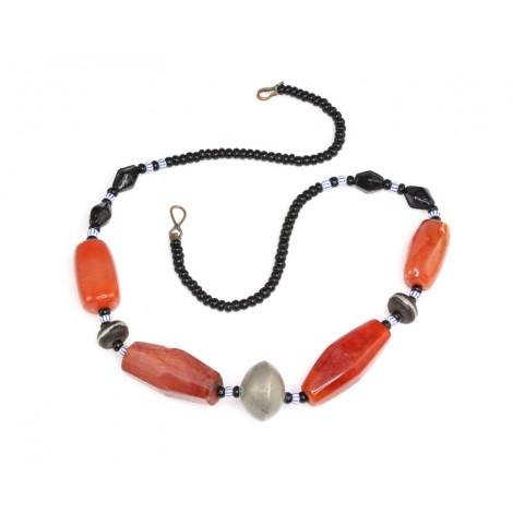 vechi colier tuareg . carnelian Idar-Oberstein & trade beads. Niger